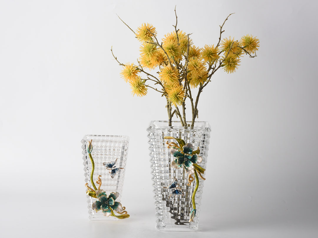 Baccarat glass vase dekor med iris og sommerfugler