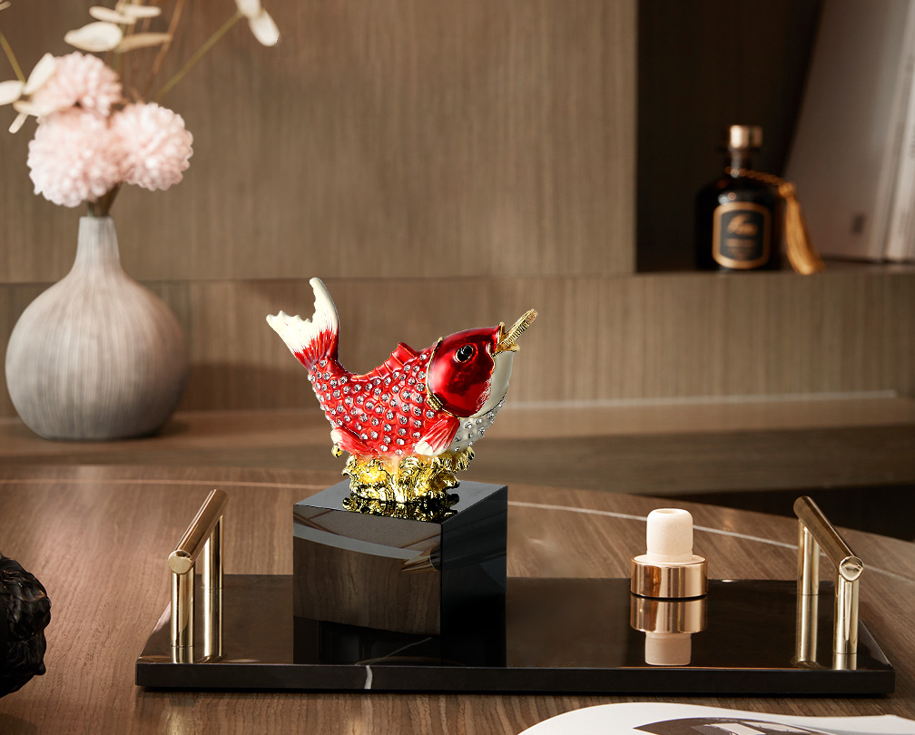 Emaljefarget Wealth Calling Carp Ornament